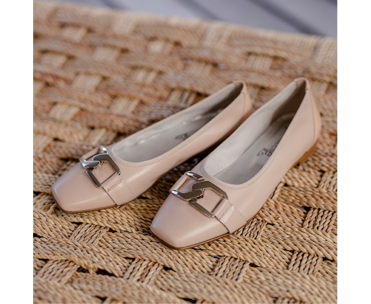 512055 Betty Nude